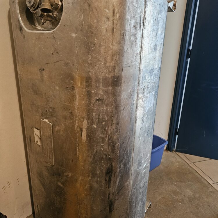 Une cuve à gasoil, ravitaillement, en Aluminium, 450L